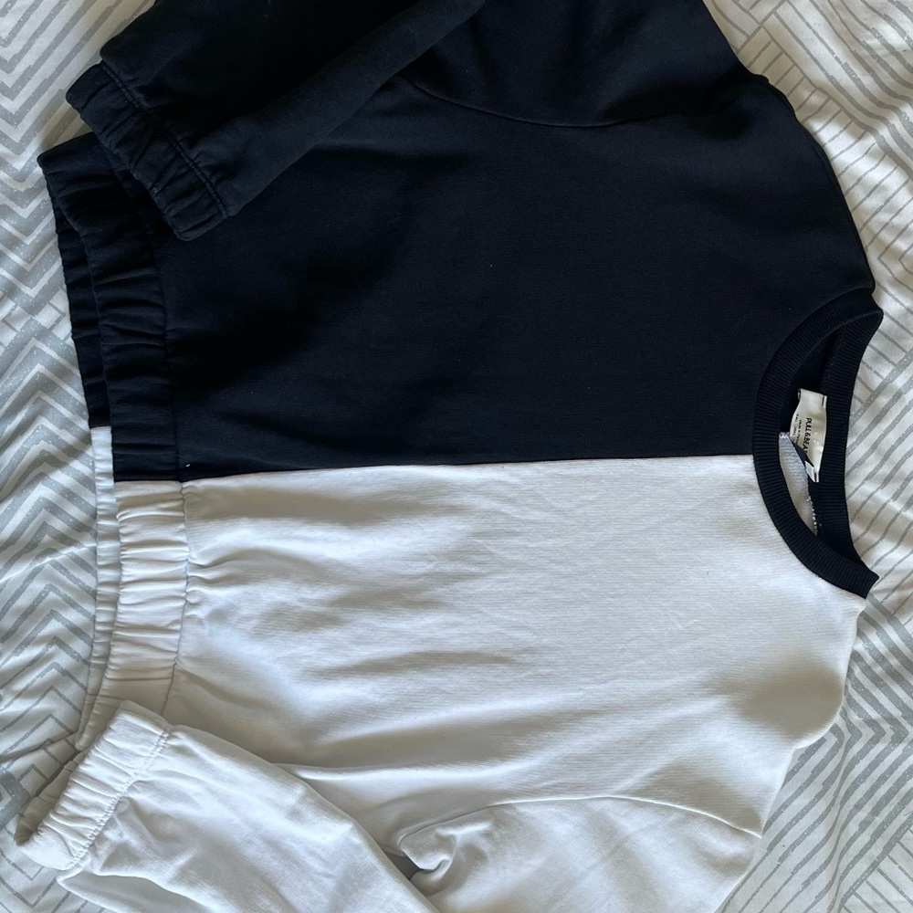 Cropped black & white crew neck